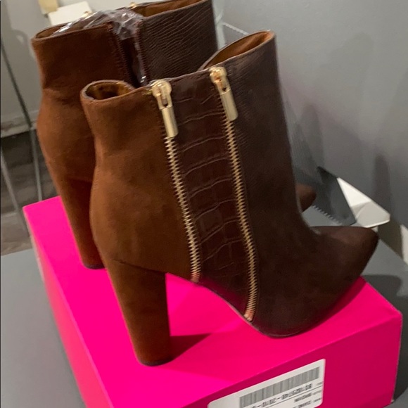 Brown zipper heeled booties! - Picture 4 of 5